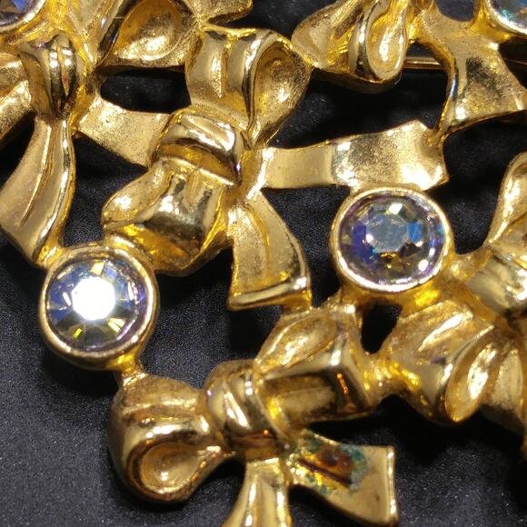 Avon Christmas Tree Brooch, Blue AB Rhinestones, Gold Tone 1960s Vintage Jewelry - Picture 10 of 10